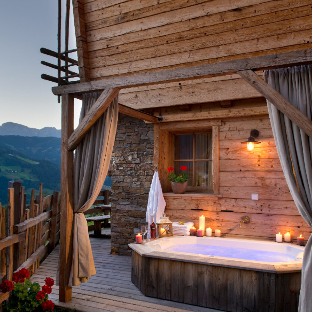 Hotelmarketing - Chalet mit Whirlpool - Chaletdorf BERGHERZ - Österreich